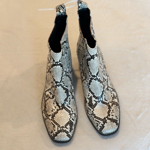 Nordstrom Nohazina-Lea Caramel Snake Print Heel Ankle Boots size 8 - Picture 5 of 6